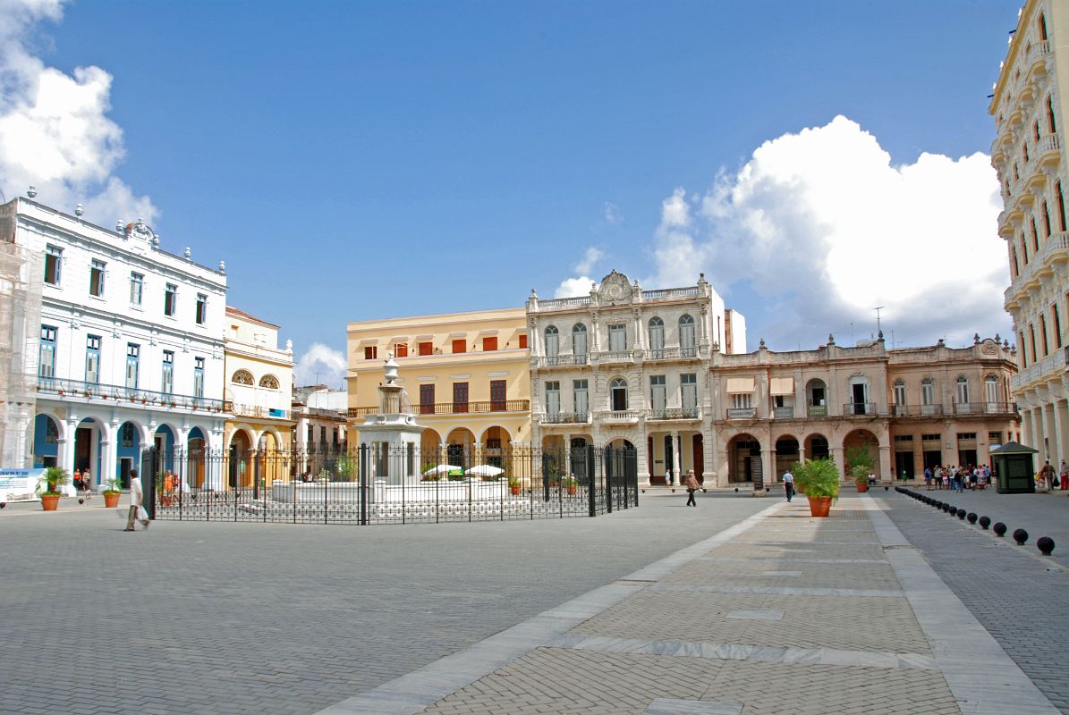 35 Cuba - Old Havana Vieja - Plaza Veija